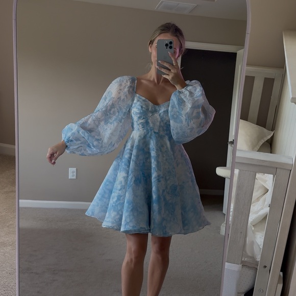 Selfie Leslie Light Blue Floral Long Sleeve Dress - Picture 1 of 2